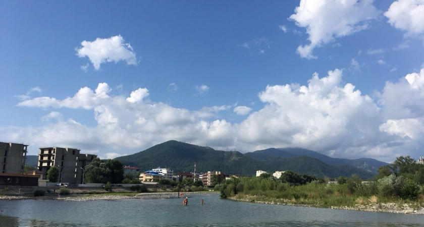 "За такие бешеные деньги лучше в Турцию": россиянка оставила отзыв об отдыхе в Абхазии за 170 тысяч рублей