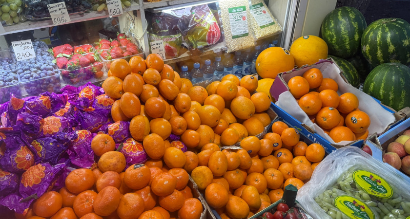 Этот фрукт очень вредный: а мы едим его как деликатес, еще и детям предлагаем