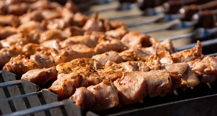 Шашлык «Мираторга» проверили по правильной методике, нарушений не выявлено