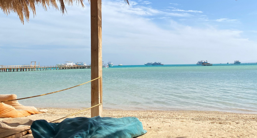 Летом летим на египетские «Мальдивы»: чистое море, вкусная еда и дешевые отели с системой «все включено»