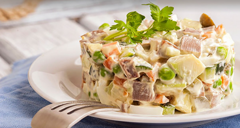 Летом никогда «Винегрет» и «Шубу» не готовлю: Салат «Чингисхан» — лучшая альтернатива «зимним» закускам