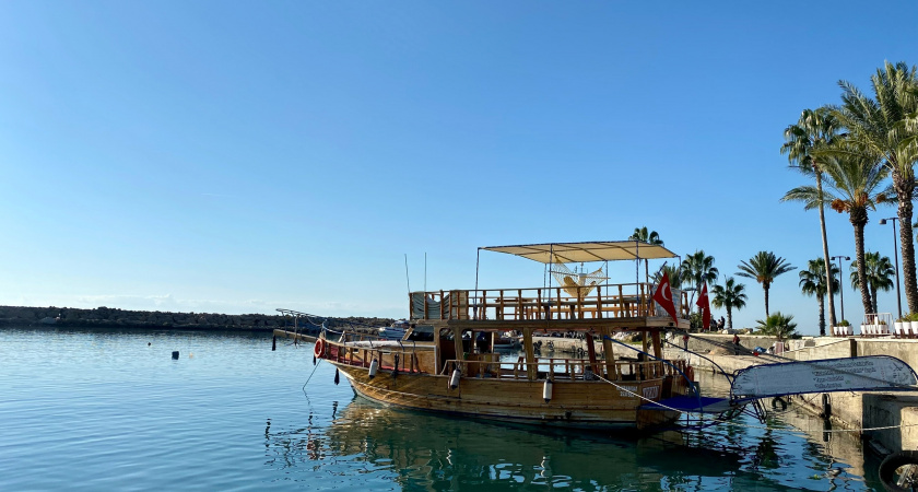 "Купаться невозможно, сидим на берегу": Черное море преподнесло еще один неприятный сюрприз туристам