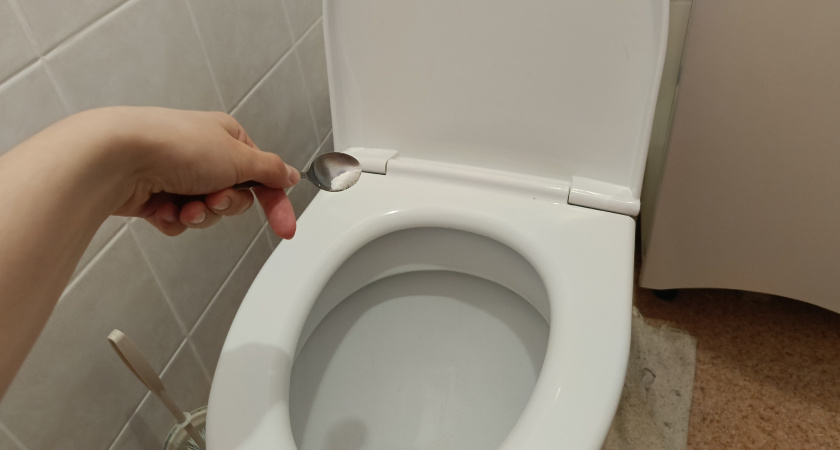 Рюмку в унитаз на ночь — к утру выгребная яма чиста: выливаем один раз в месяц — и забываем об откачке на 15 лет