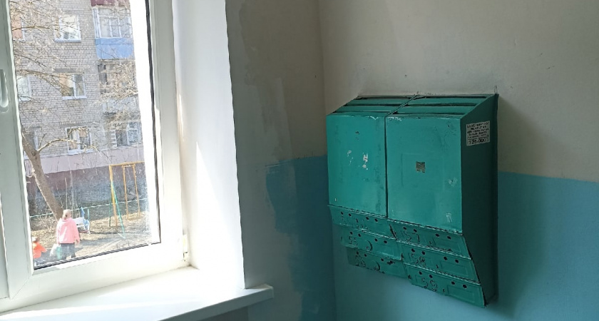 В Дядькове двое неизвестных бросили собаку в подъезде, привязав к перилам