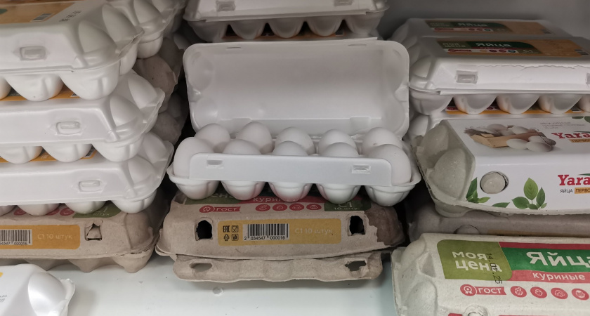 Хитрые продавцы выбирают яйца себе домой только так: запоминайте эти 2 приема