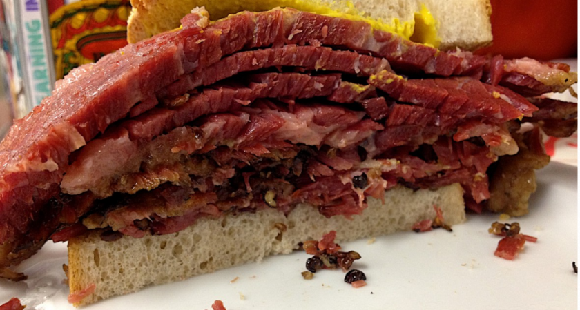 Делаю прессованное мясо под банкой каждую неделю — отличная замена магазинной колбасе: простой рецепт без лишних премудростей