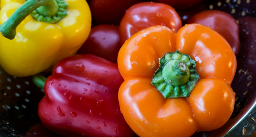 Перцы обожают эту подкормку: после неё сразу идут в рост и заваливают кусты урожаем — проверено не раз