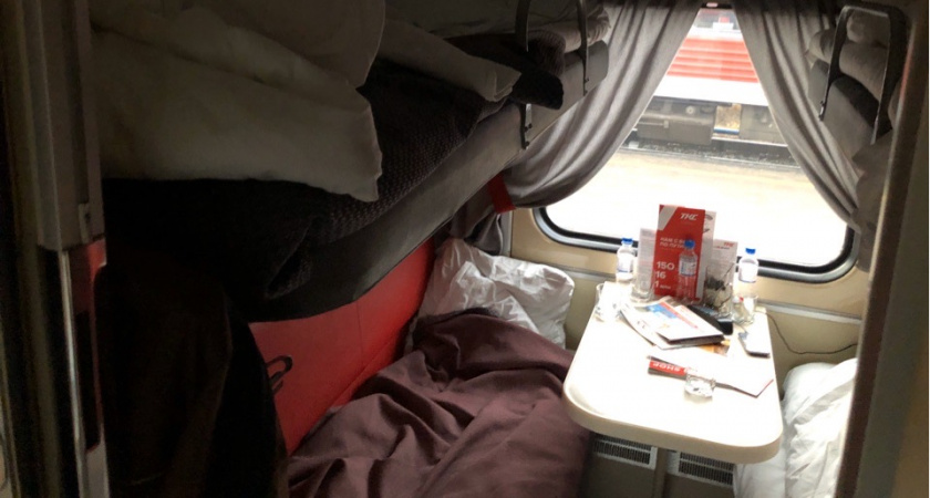 Как реагировать, если мамочка с детками просит уступить вашу нижнюю полку в поезде — важные правила