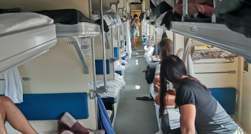 "Путешествуя поездом в России, вы будете плакать": американец честно рассказал о незабываемой поездке в плацкарте