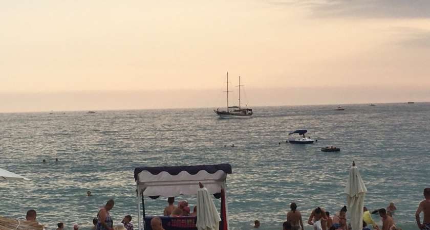 «Вонючее море и мерзкие люди»: российские туристы честно рассказали об отдыхе на черноморских курортах