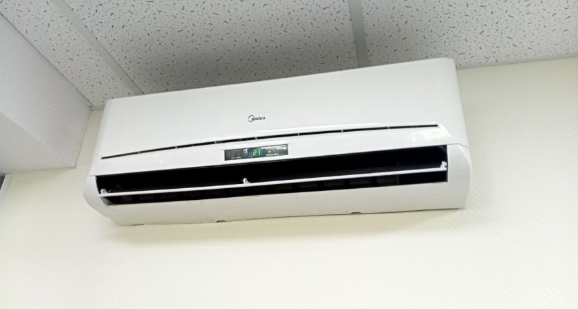 Рязанцы рассказали, как они спорят из-за температуры в офисах