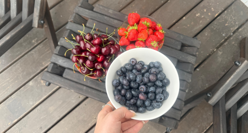 Эта ягода — самая вредная: а мы едим ее покупаем и детям даем        