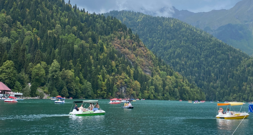 "Вода тёплая, но трусы украли": честный отзыв об отдыхе в Абхазии-2025 — бюджетный рай или экстремальное выживание