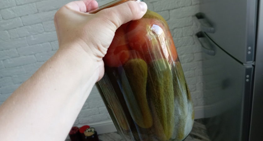 Заготавливаю по 30-40 банок на зиму: огурцы для хранения в квартире — идеально подойдут для новогодних салатов