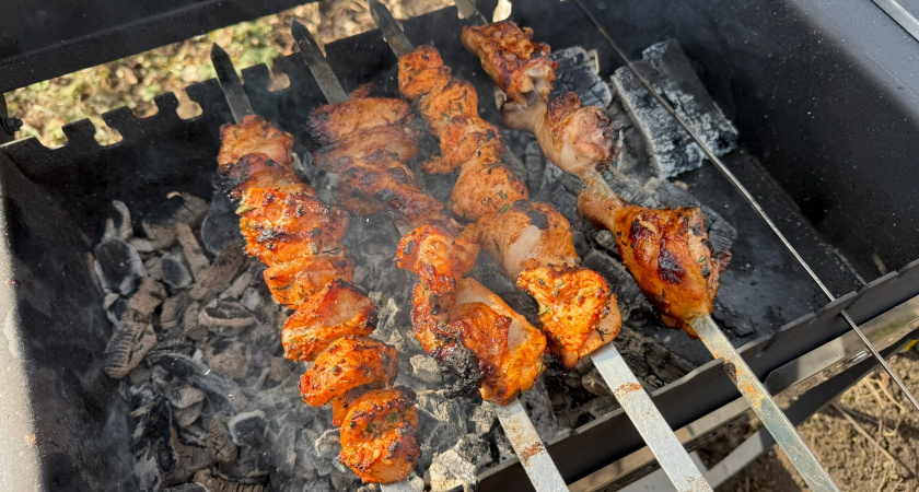 Вот как грузины маринуют мясо для шашлыка - забудьте об уксусе, майонезе и соевом соусе навсегда. Просто тает во рту
