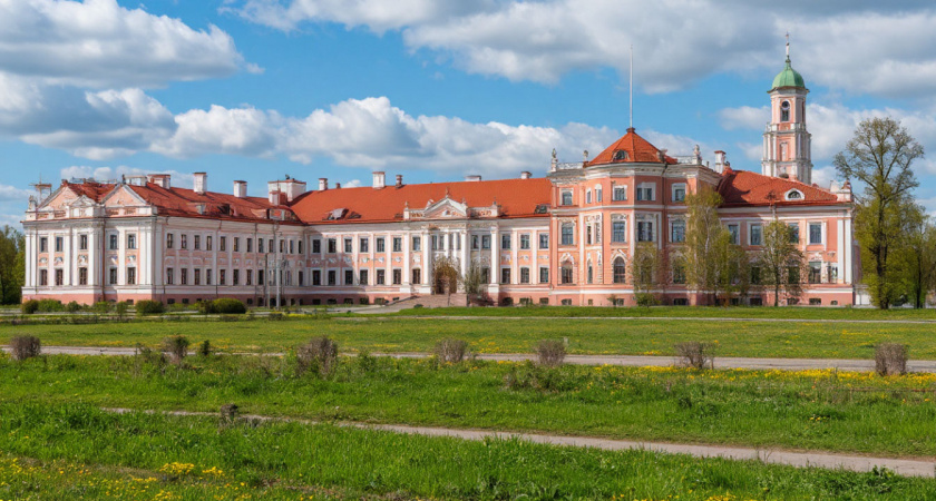 "Пирожные за 3 рубля и любят русских": россиянка оставила четный отзыв об отдыхе в Минске 