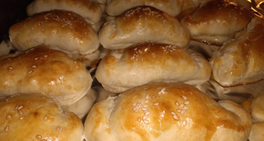 Просто взбиваю кефир с майонезом — и через 15 минут гора вкуснятины к чаю готова: у домашних только за ушами пищит