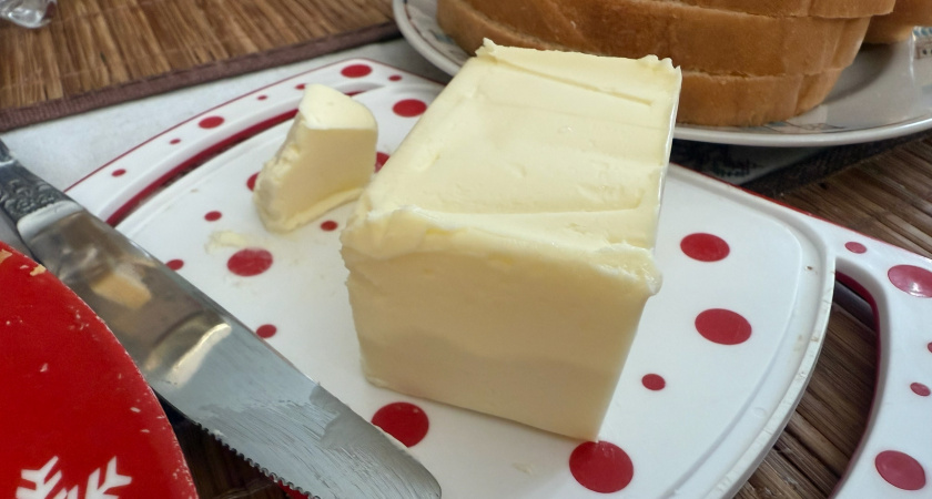 Берите по 2-3 пачки – внутри чистые сливки: лучшие марки сливочного масла по версии Росконтроля