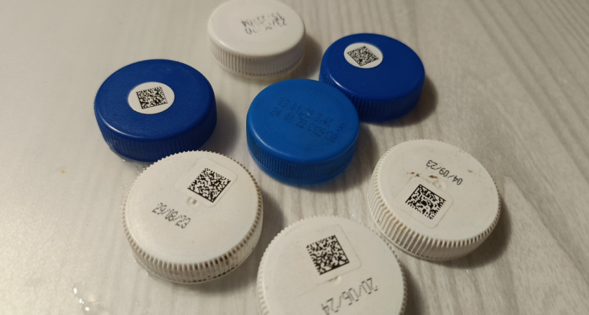 Раскидываем крышки от бутылок – и муравьи мрут колониями: даже царица отправится к праотцам – не метод, а просто песня