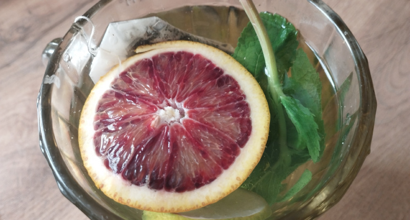 Не чай и не лимонная водичка: назван утренний напиток, который сжигает жир