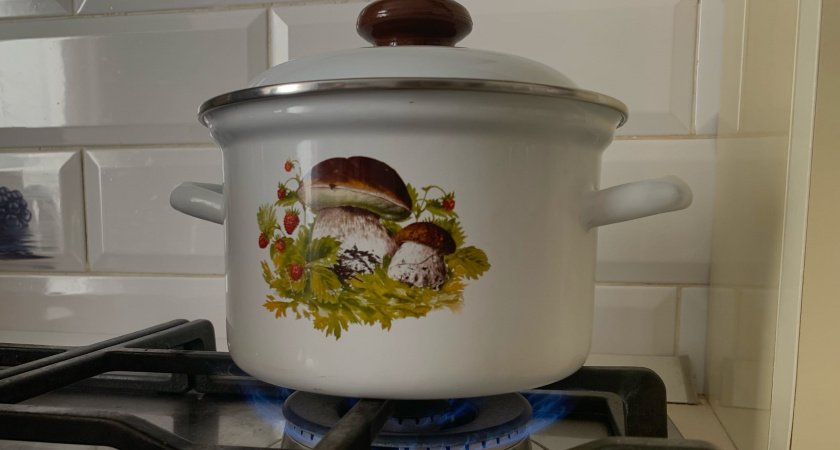 Нужно ли сливать «первую воду» при варке мяса: рассказал шеф-повар - запомните раз и навсегда