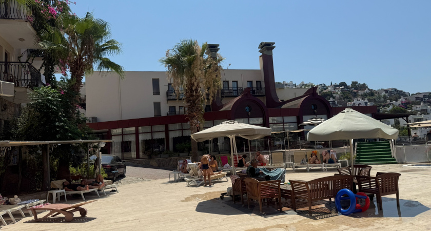 "Смотри, русские идут!": Что отличает россиян за границей от иностранцев на отдыхе, и почему они лучше их