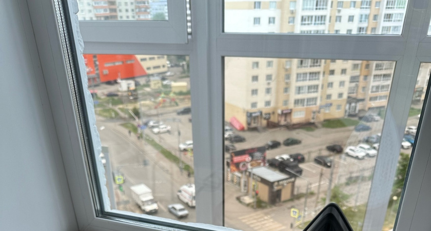 Как помыть окна идеально, без разводов, без капли "покупных" средств: блестят стекла, блестят рамы - 4 домашних метода