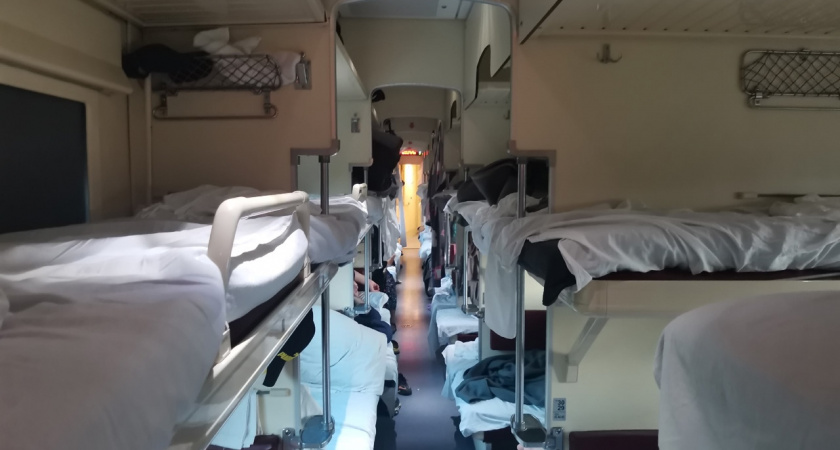 "Вы мне мешаете, уберите свою книгу" - заявила соседка по поезду. Не дома у себя все-таки