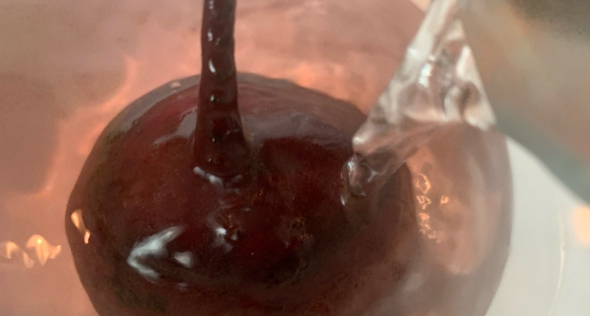 Подруга научила меня готовить свёклу для салата за 5 минут: никакой варки в кастрюле и запекания в духовке - делюсь