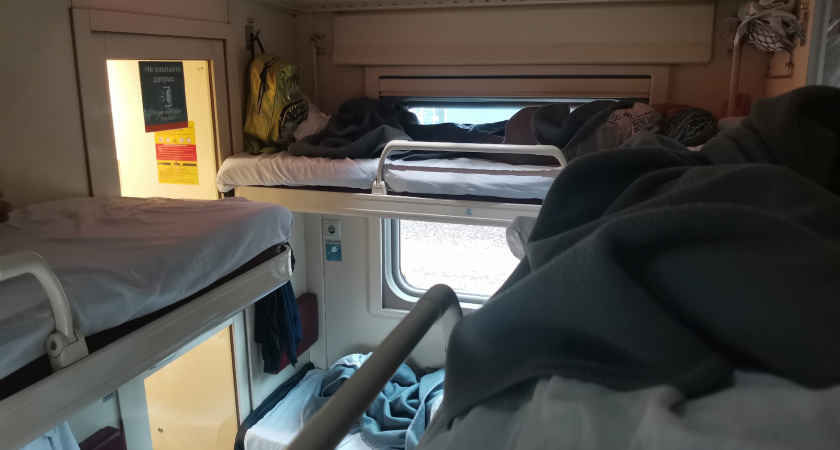 «Здесь все общее, ваша нижняя полка вам не принадлежит»: в белорусских поездах свои правила