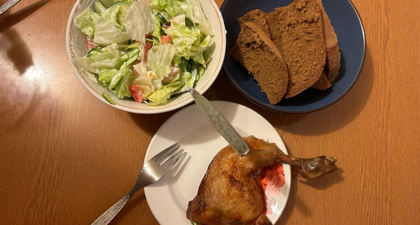 Турист зашел в деревенскую столовую в Беларуси: но деревня «не простая», а «золотая» - в нее платный вход