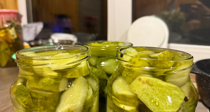 Подсмотрела этот рецепт у Лолиты Милявской: готовлю на зиму огурцы без уксуса, без сахара и без лимонки - хрустящие, в меру резкие и вкусные