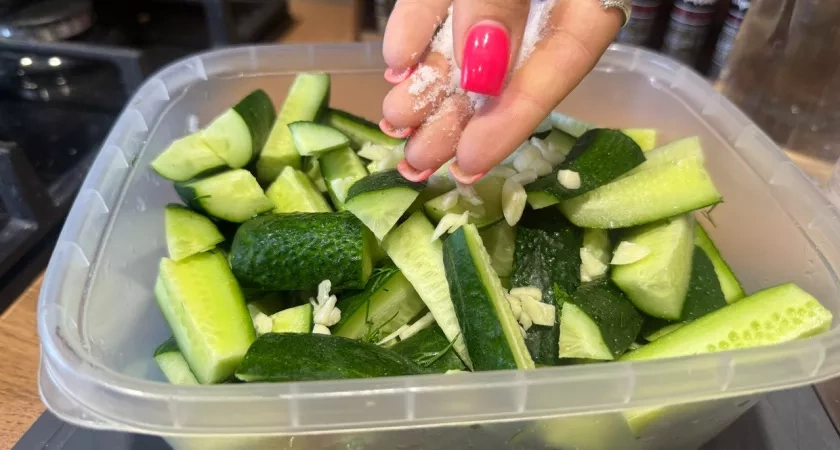 Жаль, что раньше не знал, как правильно хранить огурцы свежими 5-6 месяцев до самого Нового Года без консервации 