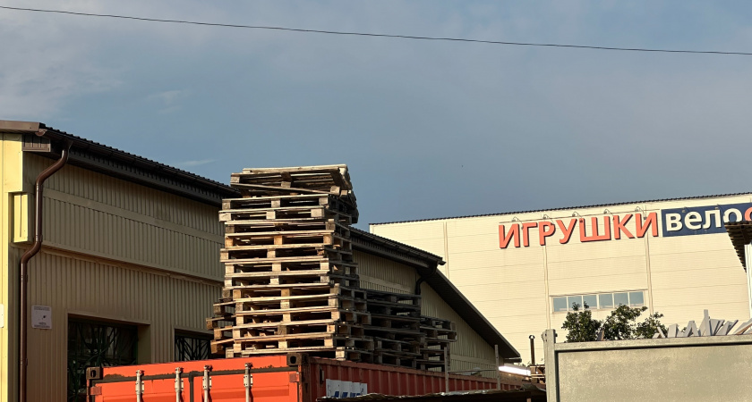 Жители жалуются на строительный мусор вокруг школы в Кораблинском районе