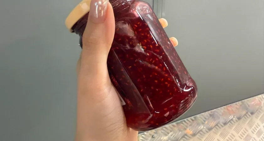 Простым способом делаю из жидкого варенья густое: Так вкусно, что хоть на хлеб мажь, хоть в начинку пирогов клади– сладость не стекает