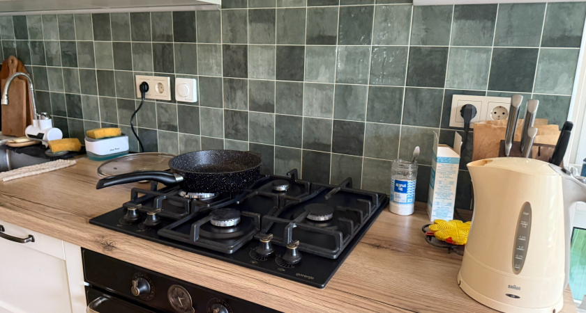 Почему умные хозяева отказываются ставить вытяжки на кухни: узнали более удобный и недорогой вариант