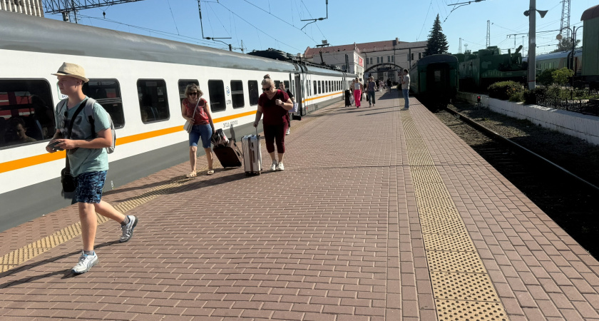 Беру 38-е место в поезде и еду по-царски: бывалые путешественники дерутся за боковушку у туалета - жаль, раньше не знала