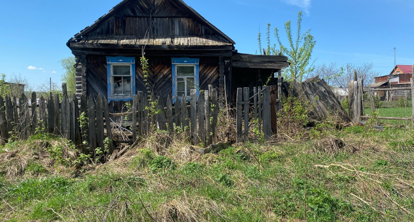 "Понял главное в жизни": бросил бизнес и уехал в деревню за 1800 км верст от Москвы - живу без света, воды и газа