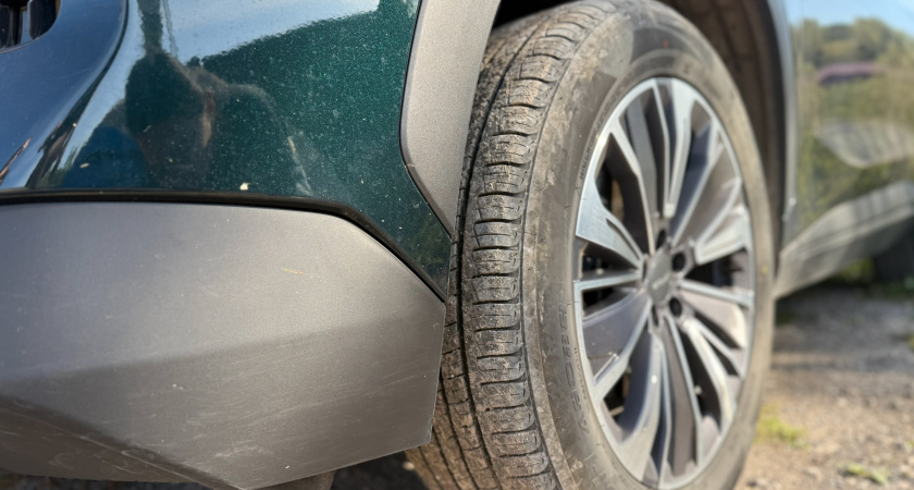 Автомобиль врезался в магазин в центре Рязани