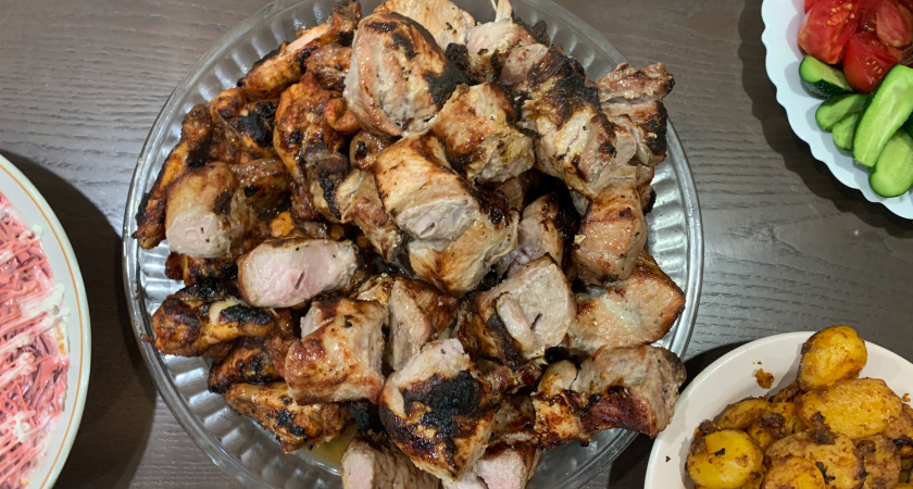 Дважды возвращалась в Пятерочку за продуктовыми новинками: готовый шашлык за 169 руб и малиновый десерт за 179 руб - не ожидала такого вкуса