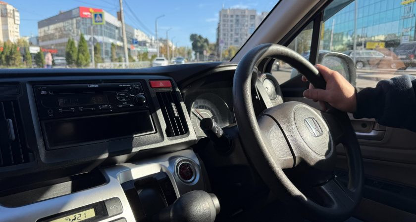 Инспектор ДПС требует передать ему ключи от автомобиля и грозит законом: как действовать водителю - соглашаться или отказать