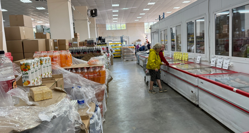 Заманчивые акции среди недели в Светофоре и горы продуктов: купила колбасу "Копчёную на дубе" по акции 2+1 -так вот почему так де