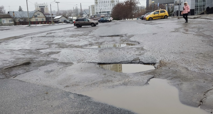 Жители в Рязани пожаловались на разбитую дорогу на Загородной