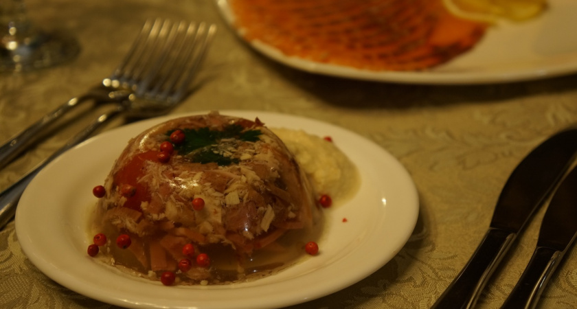 Больше не поставлю на праздничный стол холодец и заливное: научилась делать ленивые мини-заливки с курицей - съедаются еще до боя курантов