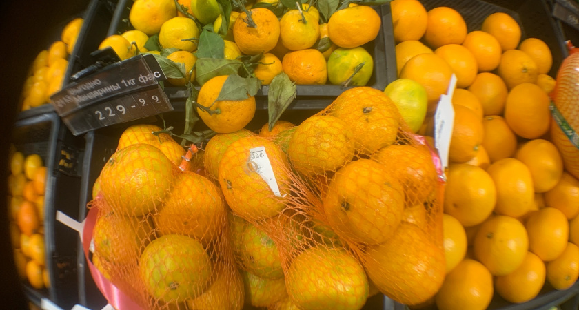 Мандариновые корки заливаю уксусом — и всю зиму радуюсь своей хитрости: гениальный лайфхак для хозяек