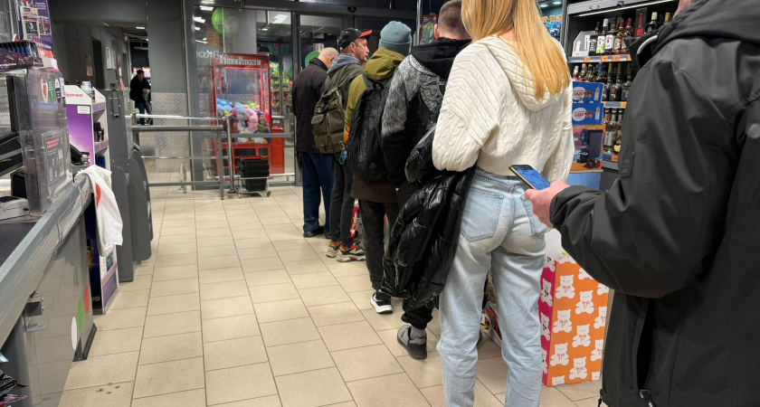 В Светофоре очереди и ажиотаж: все стоят возле паллетов с фермерской свининой на кости за 279 руб - что в ней особенного