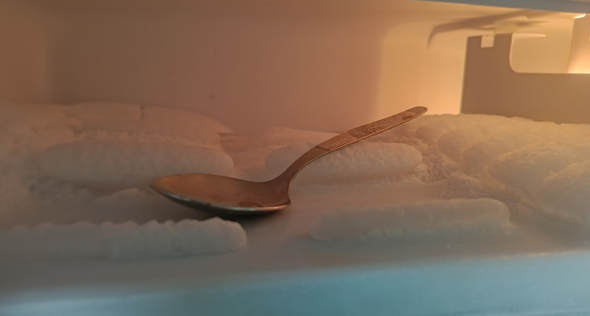 Холодильник больше не размораживаю: опытный мастер случайно проболтался про секрет