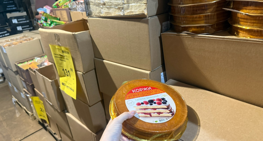 В Светофор привезли печенье, чай, конфеты: покупатели расхватали бисквитные коржи за 105 руб - дома оценила торт-"пятиминутка" к чаю