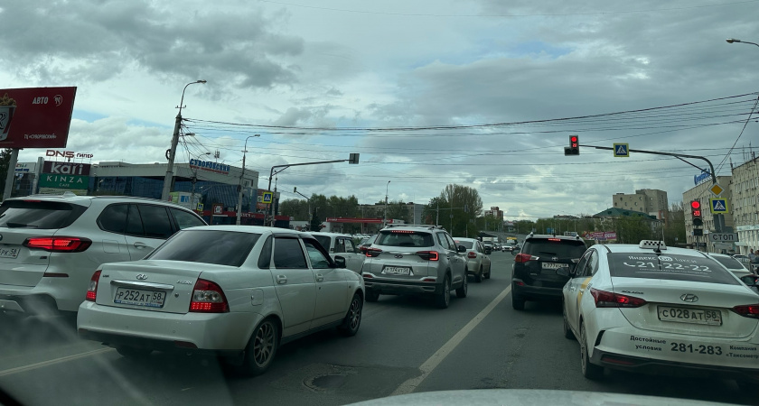 Гигантская пробка парализовала въезд в Рязань