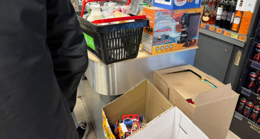 Зашла в Светофор за бытовой химией, а на полках увидела другие товары: набор из 3 контейнеров за 320 р - идеален для новогодних заготовок